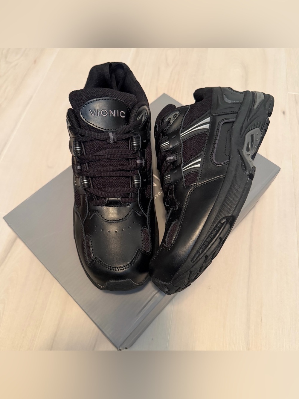 Vionic Men’s Black Athletic Sneakers Size 12